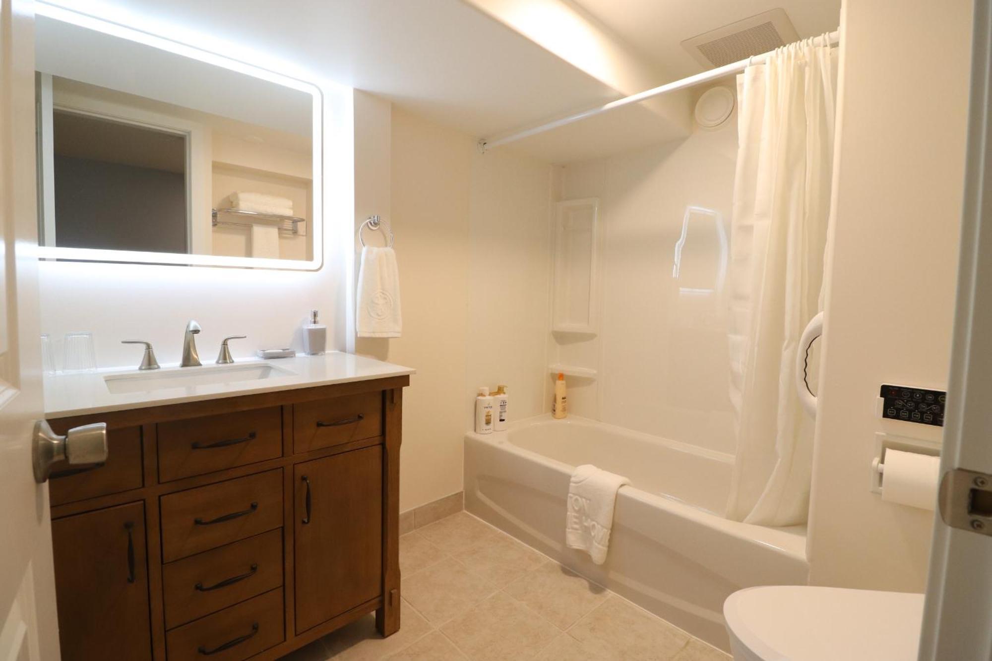 Gorge Waterway Vacation Homestay